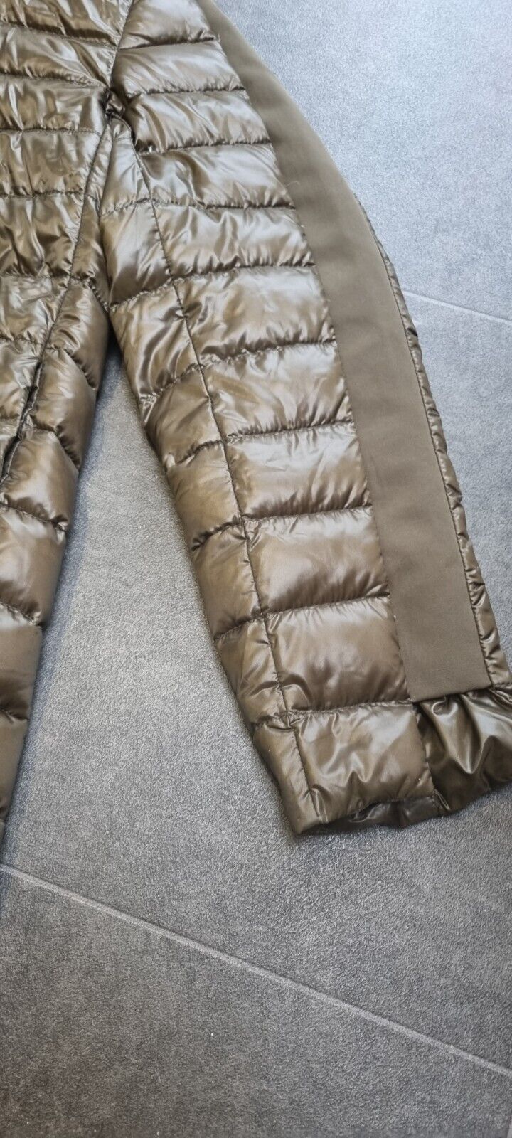 Herno Ultra Lightweight Shiny Olive Green Jacket With Removable Hood Size 48