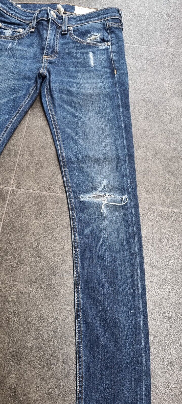 Rag&Bone Women's Blue Cropped, Distressed Jeans Size 23