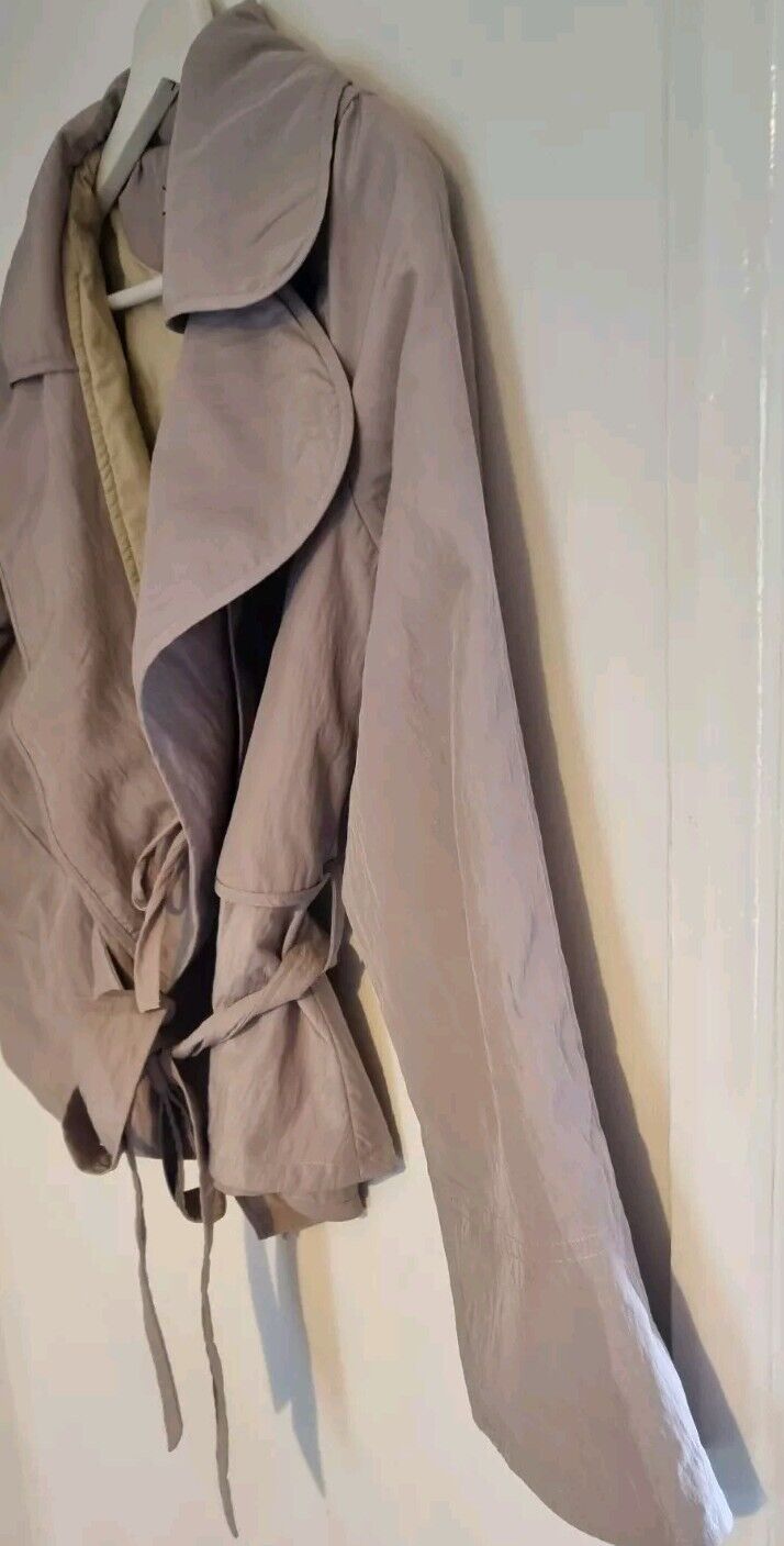 Designer Chloe Women's Natural Coloured Collared Jacket Size 36
