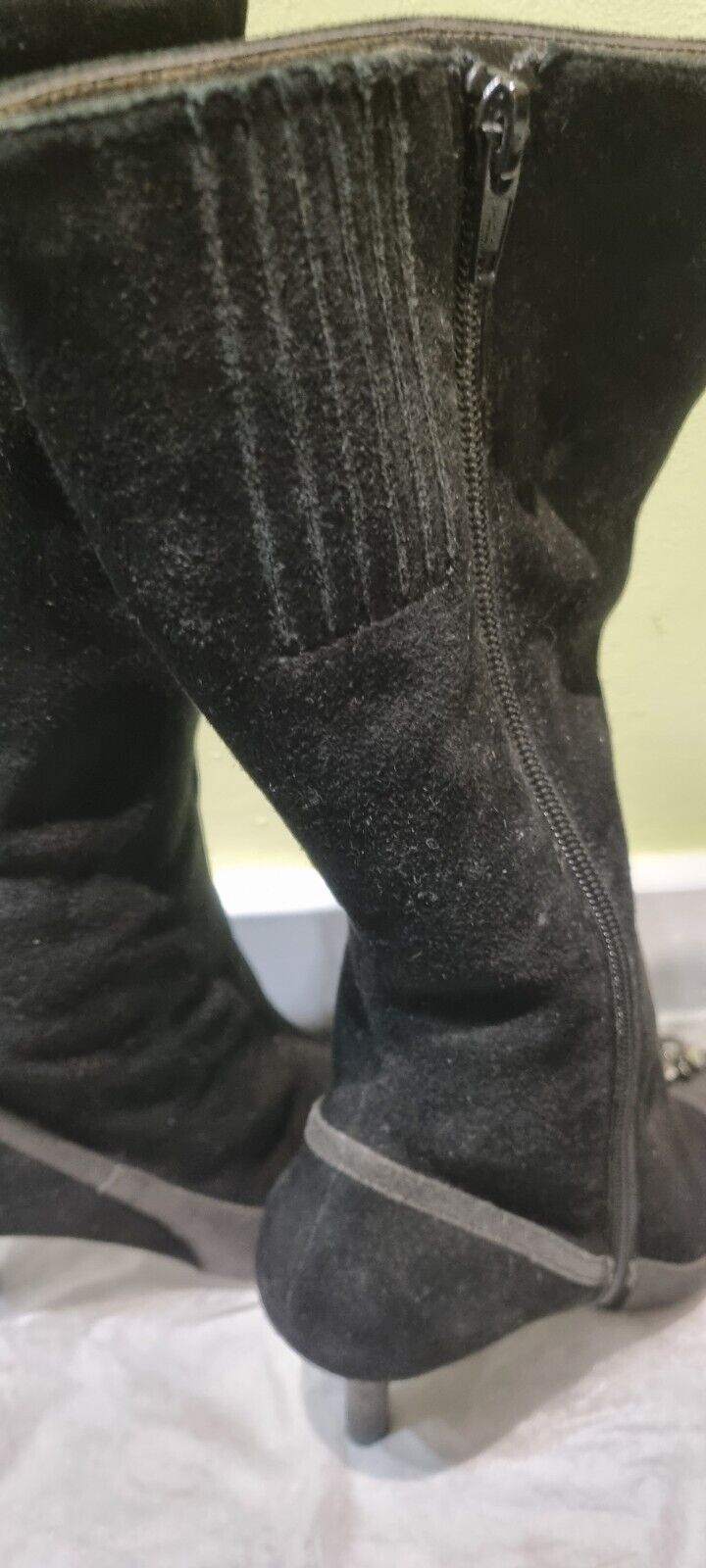 Gorgeous Bourne Women's Black Suede Kitten Healed Boots Size 36