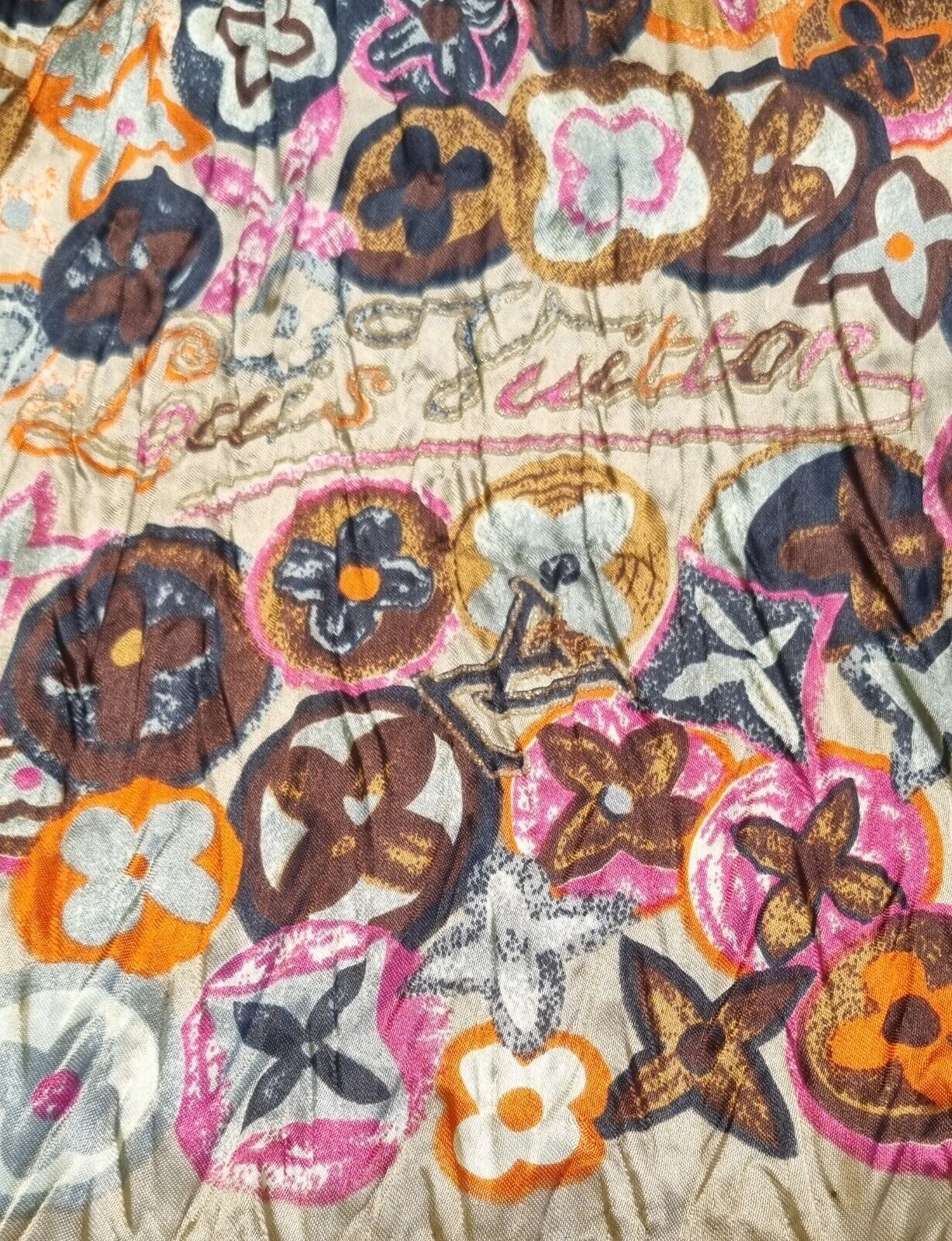 Designer Louis Vuitton Women's 100% Silk Scarf. Made In Italy