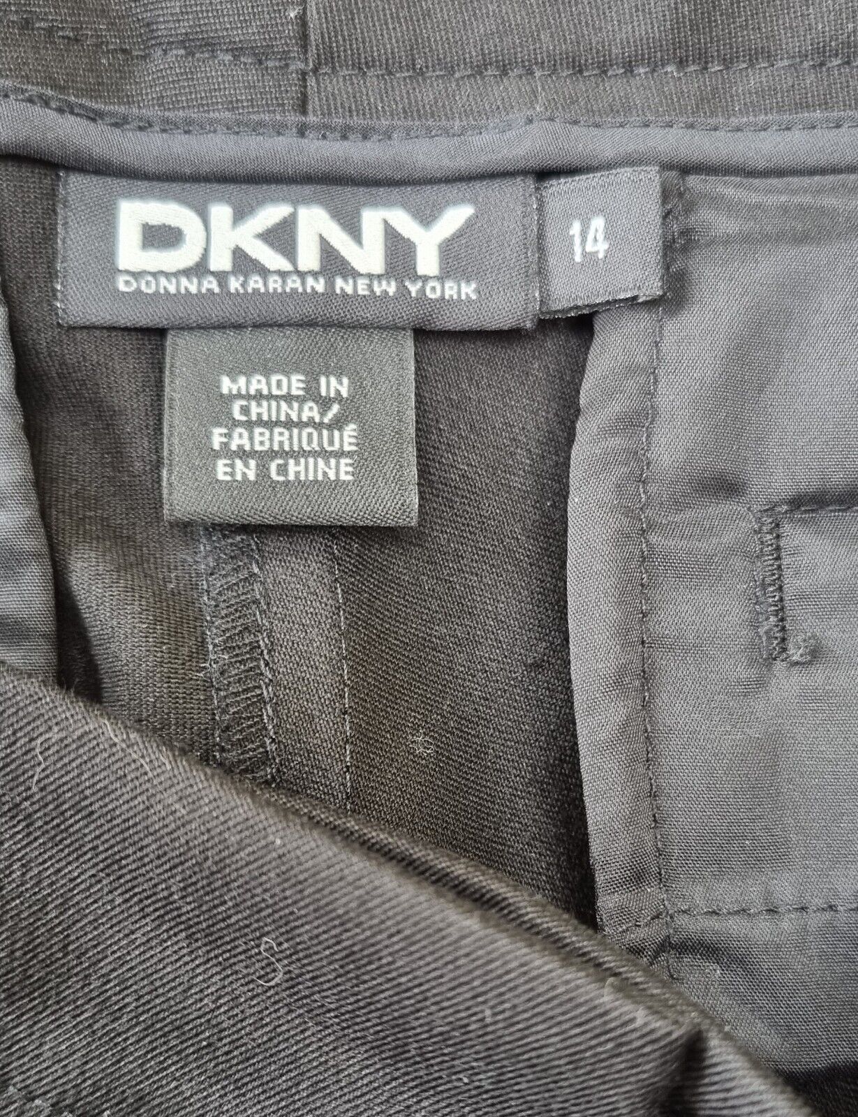 Gorgeous DKNY Donna Karan New York Women's Black Stretch Trousers Size 14