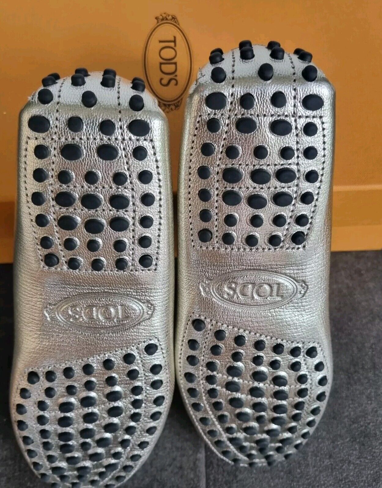 BNWT Tod's Gommini Mocassino Limited Edition Women's Silver Loafers Size 35