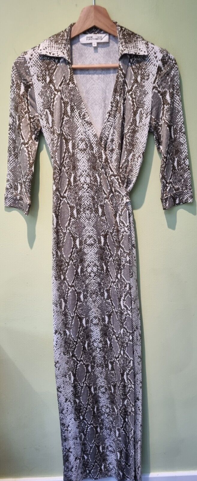 Diane Von Furstenberg Women's Long Snakeskin Design 100% Silk Wrap Over Dress O