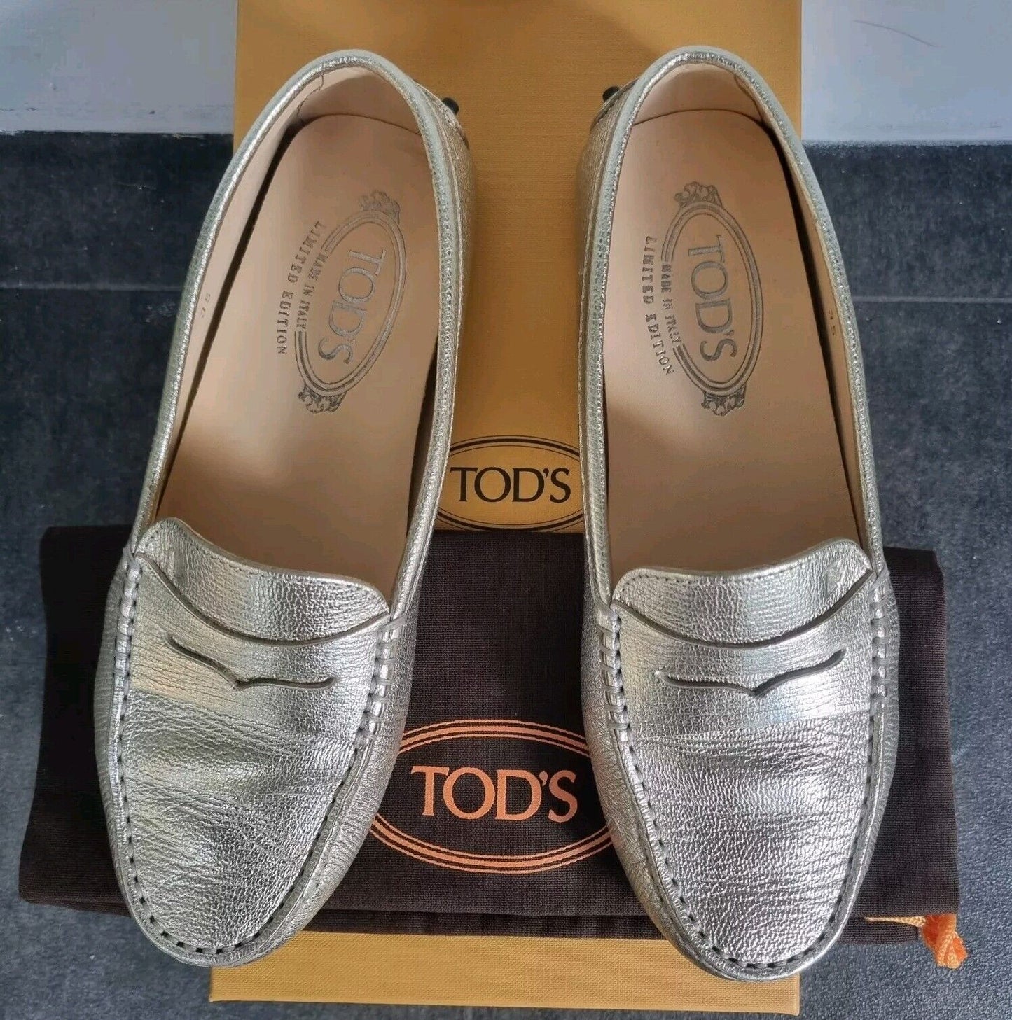 BNWT Tod's Gommini Mocassino Limited Edition Women's Silver Loafers Size 35