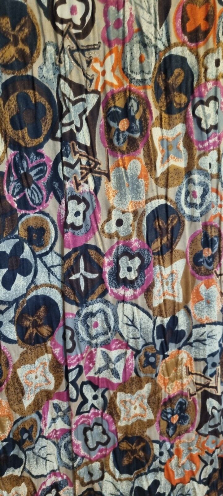 Designer Louis Vuitton Women's 100% Silk Scarf. Made In Italy