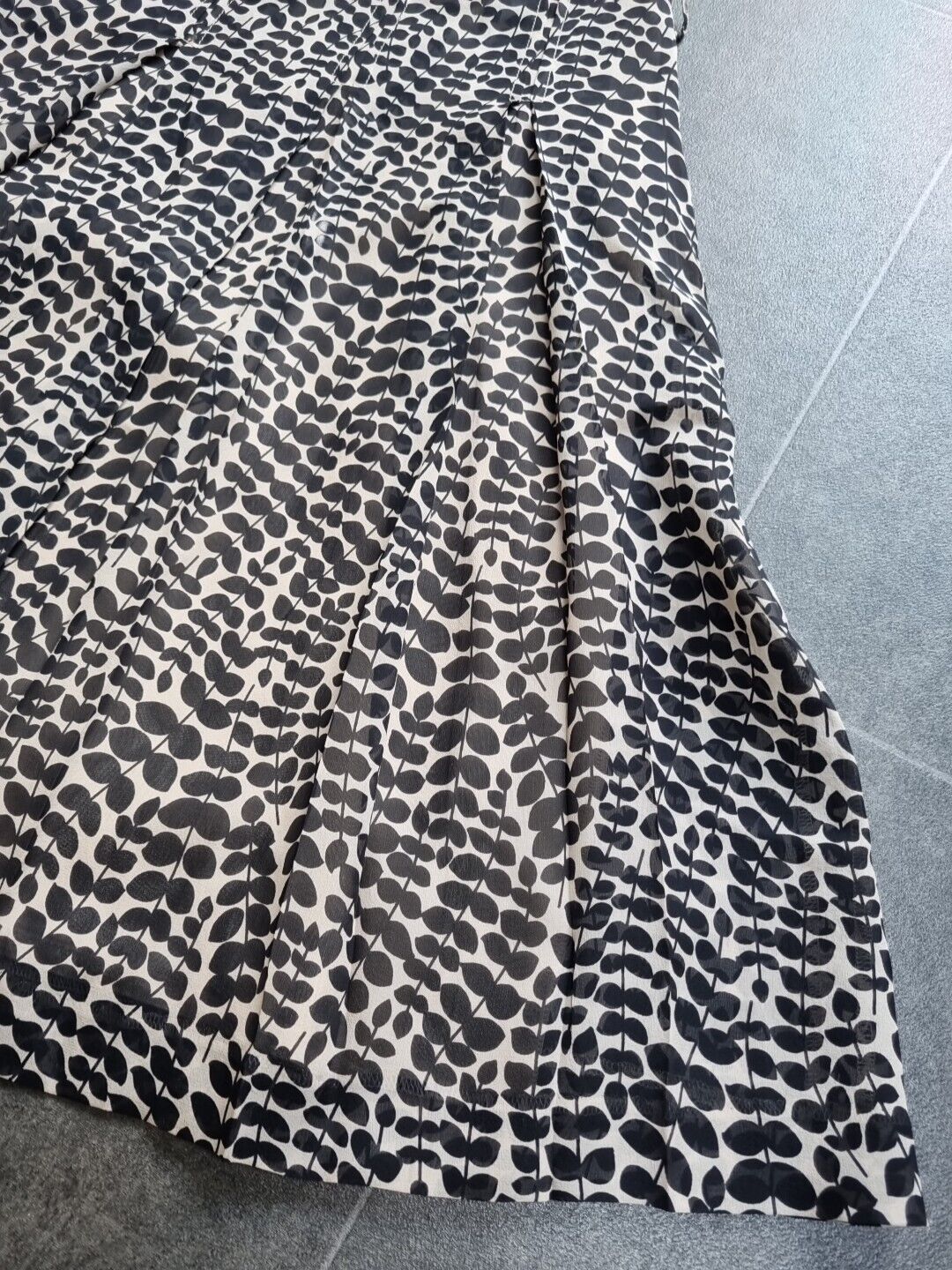 Scapa Women's 100% Silk Brown Leaf Design Lined Skirt Size 36