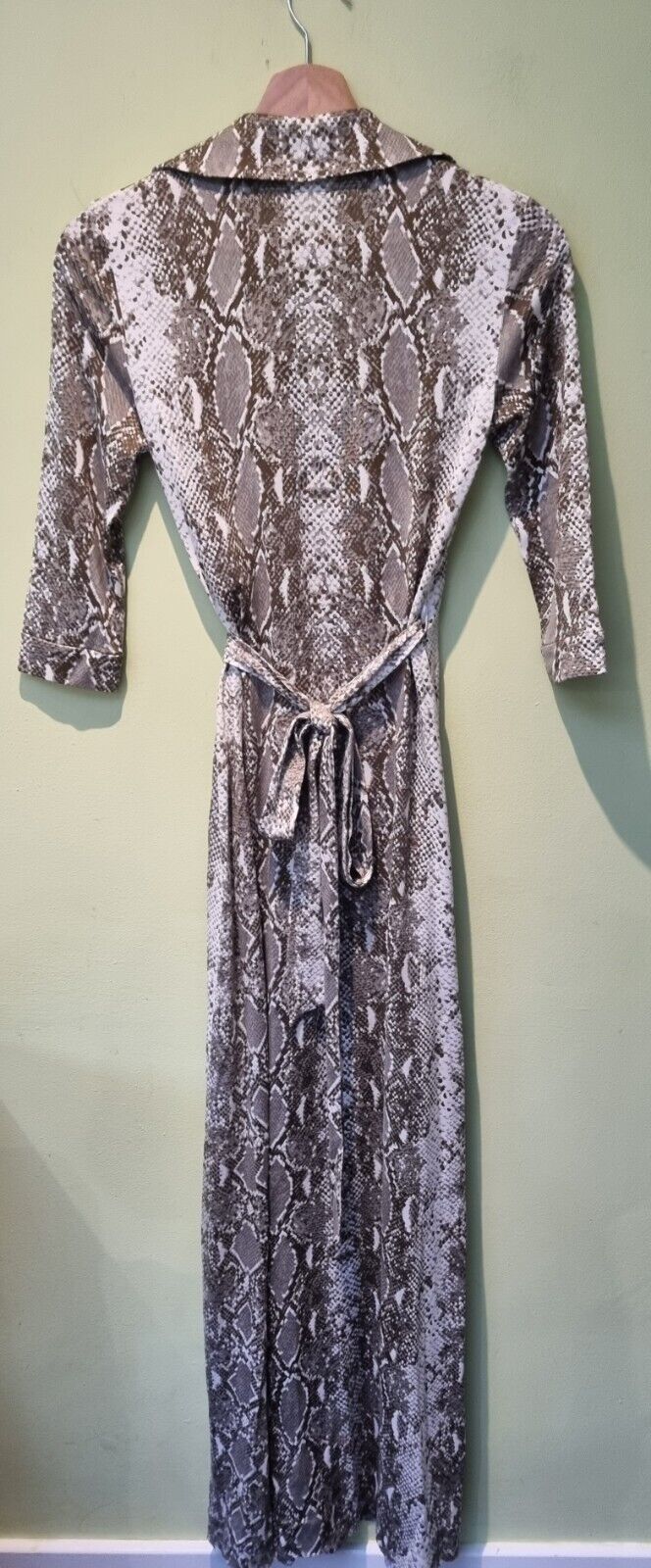 Diane Von Furstenberg Women's Long Snakeskin Design 100% Silk Wrap Over Dress O