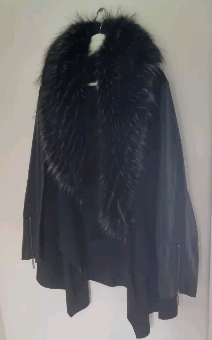 Gorgeous Joseph Ribkoff Women's Black Coat With Detachable Fur Collar Size Large