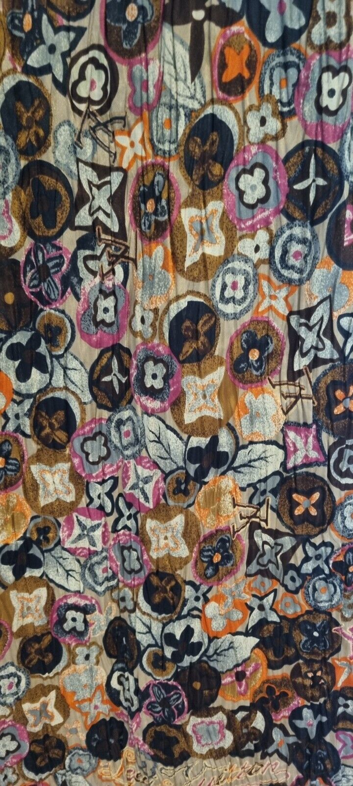 Designer Louis Vuitton Women's 100% Silk Scarf. Made In Italy