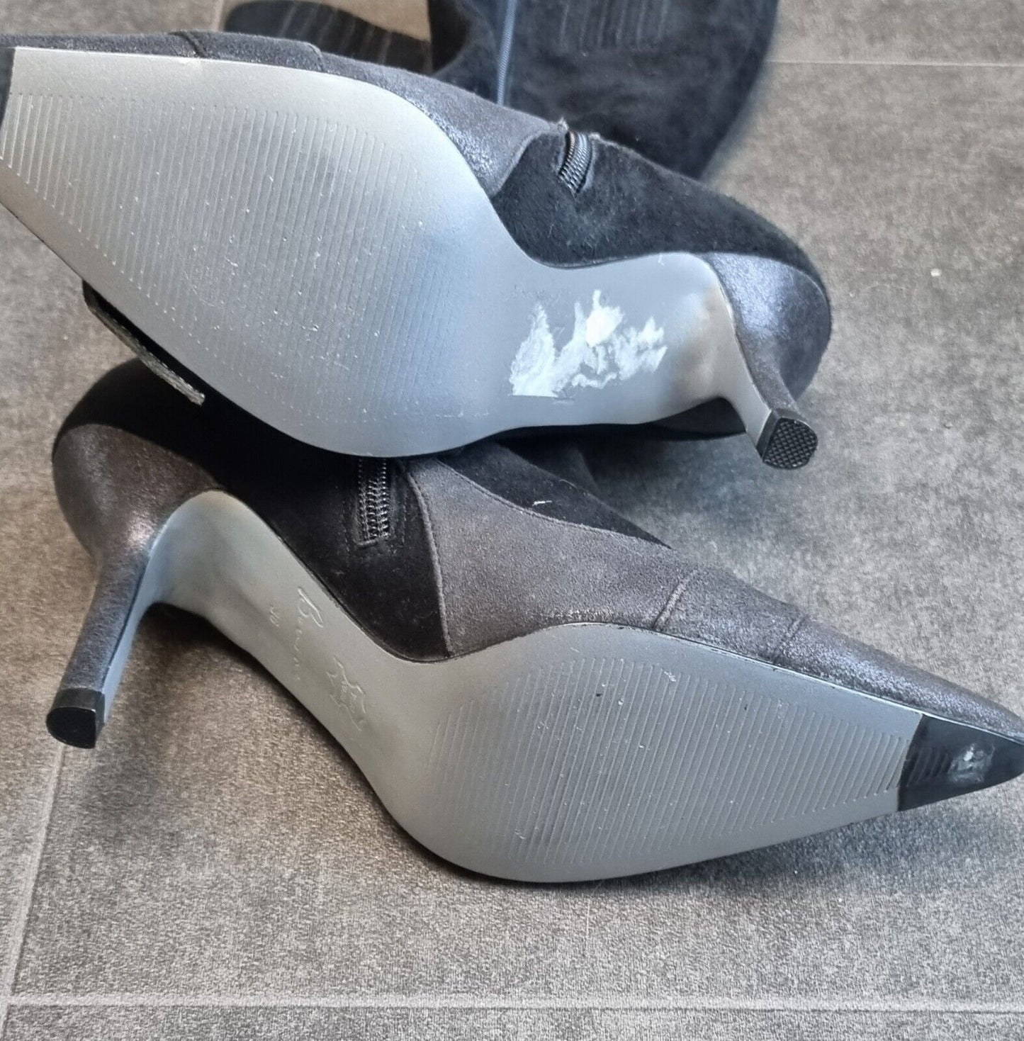Gorgeous Bourne Women's Black Suede Kitten Healed Boots Size 36