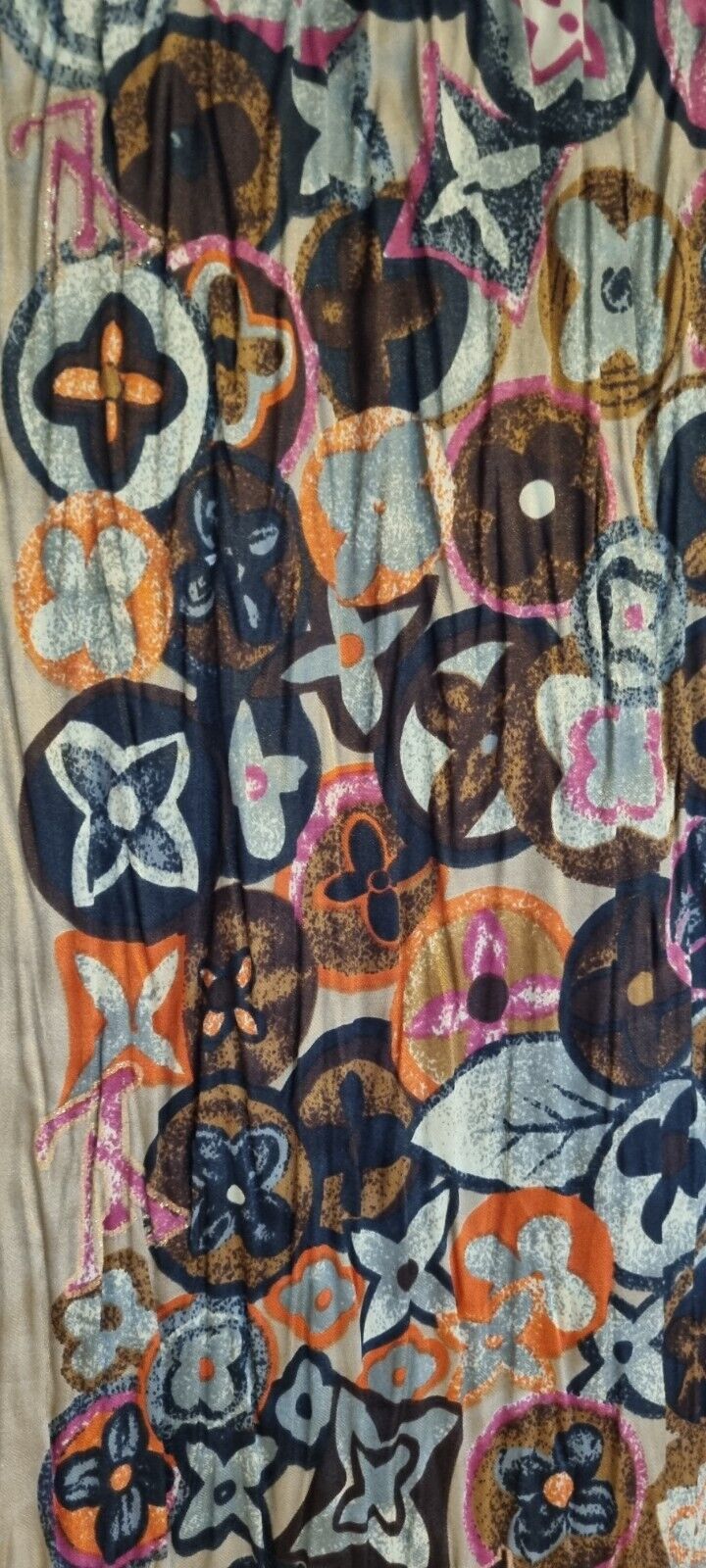 Designer Louis Vuitton Women's 100% Silk Scarf. Made In Italy