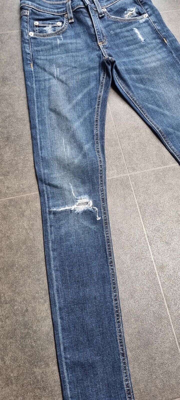 Rag&Bone Women's Blue Cropped, Distressed Jeans Size 23