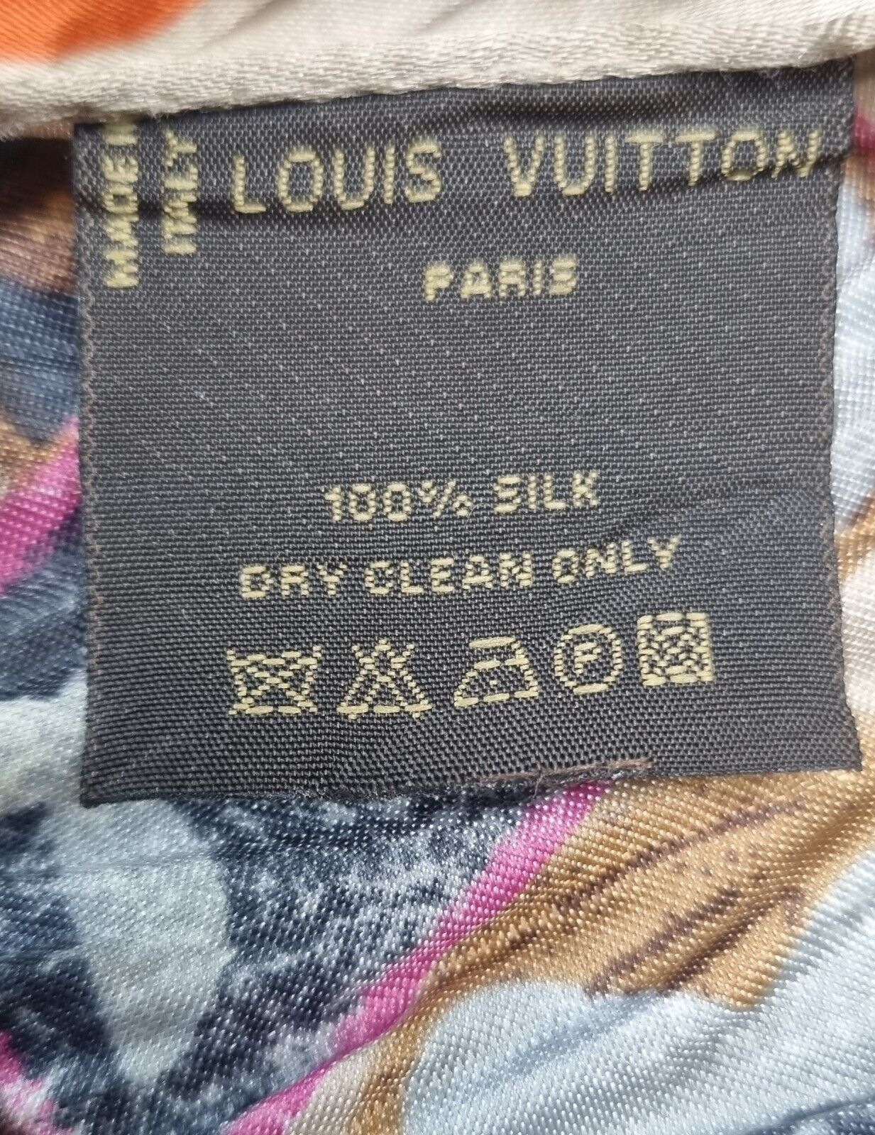 Designer Louis Vuitton Women's 100% Silk Scarf. Made In Italy