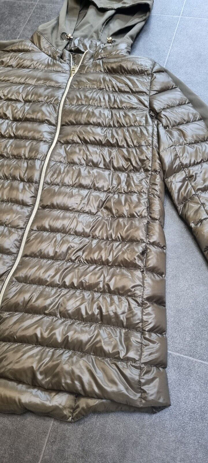 Herno Ultra Lightweight Shiny Olive Green Jacket With Removable Hood Size 48