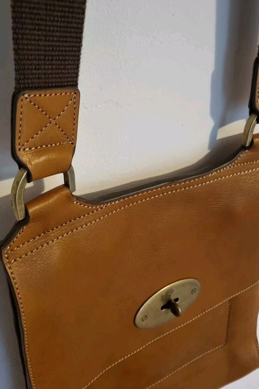 Mulberry Women's Tan Antony Messenger Shoulder Bag