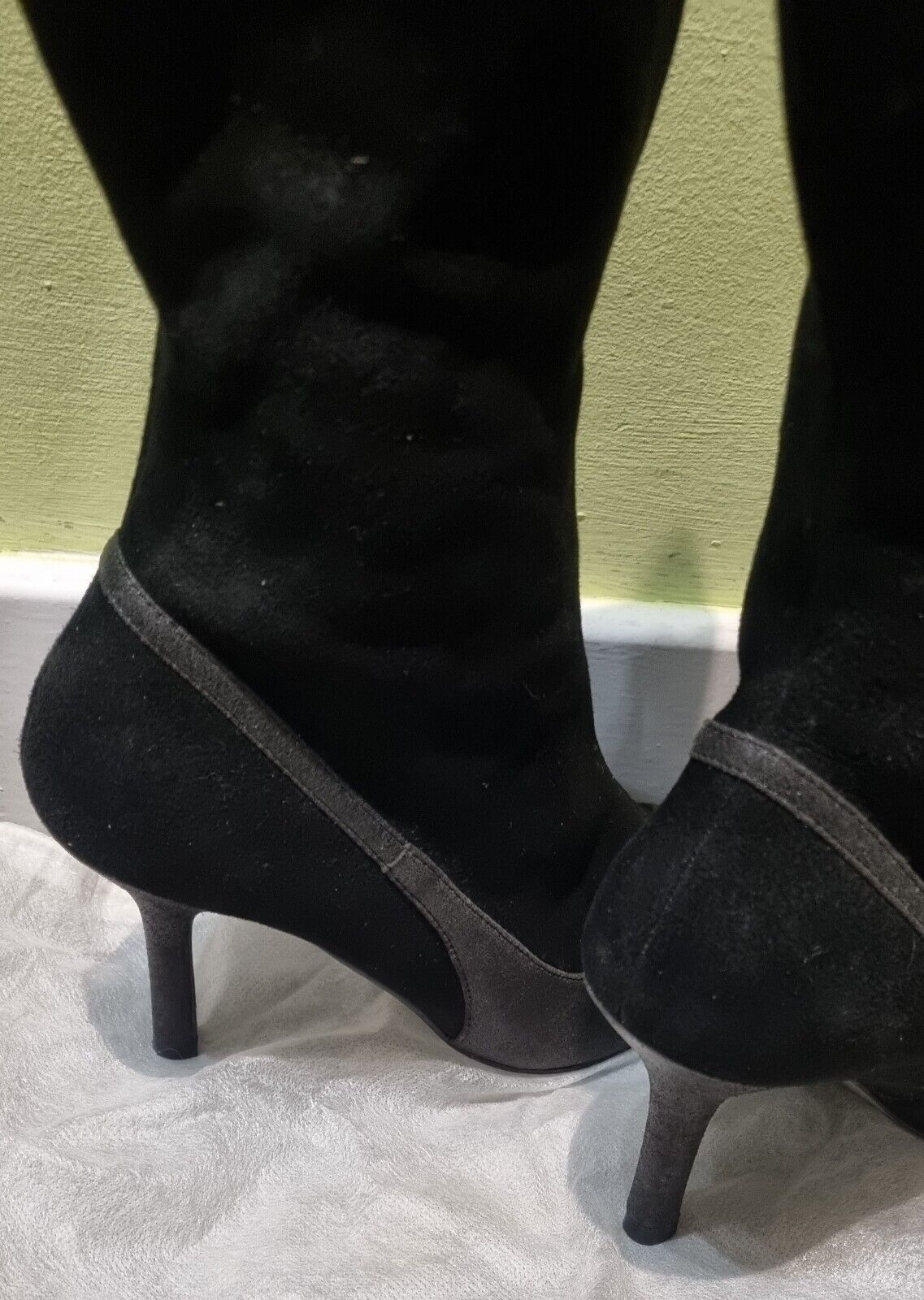 Gorgeous Bourne Women's Black Suede Kitten Healed Boots Size 36
