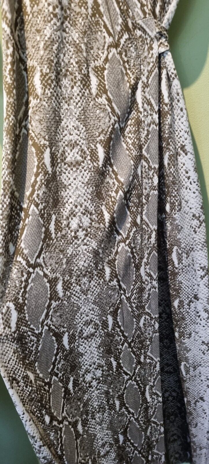 Diane Von Furstenberg Women's Long Snakeskin Design 100% Silk Wrap Over Dress O