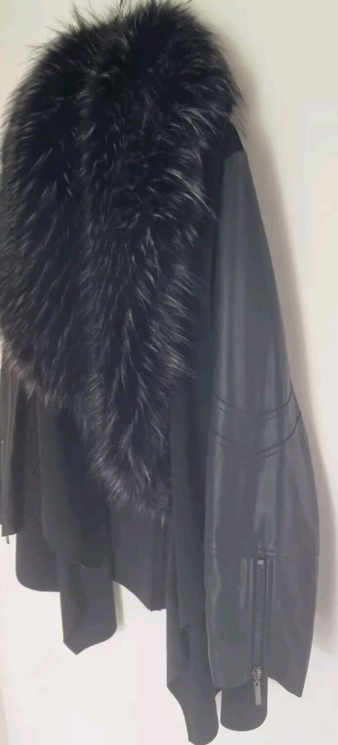 Gorgeous Joseph Ribkoff Women's Black Coat With Detachable Fur Collar Size Large
