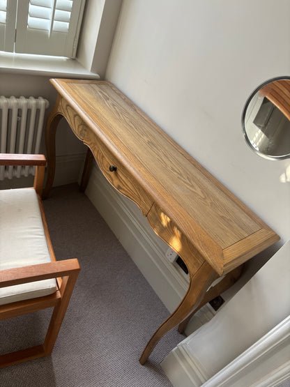 Swoon Dressing Table with Chair