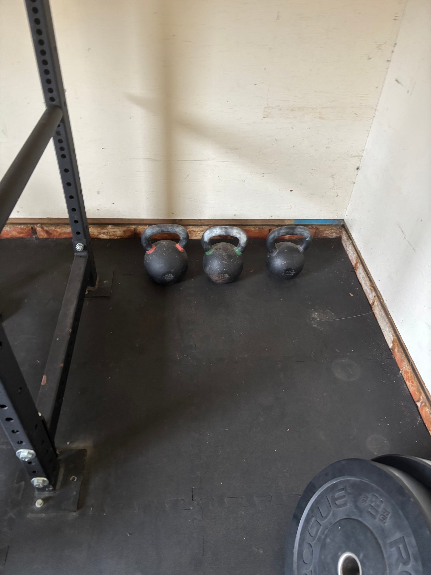 Rogue R-3 Power Rack and Weights
