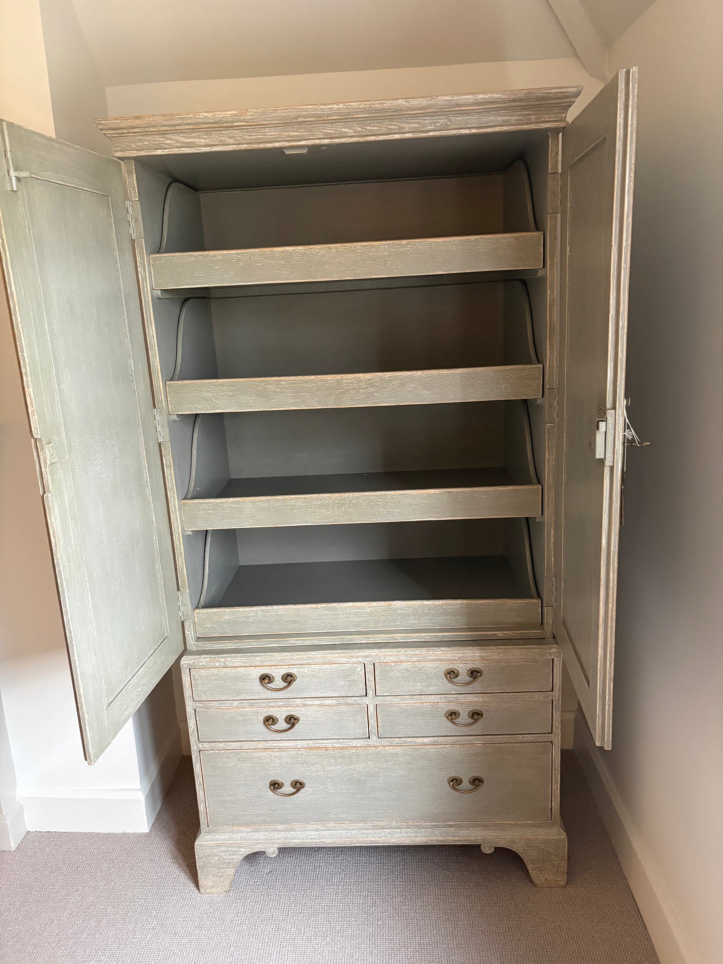 Chelsea Textiles Linen Cupboard