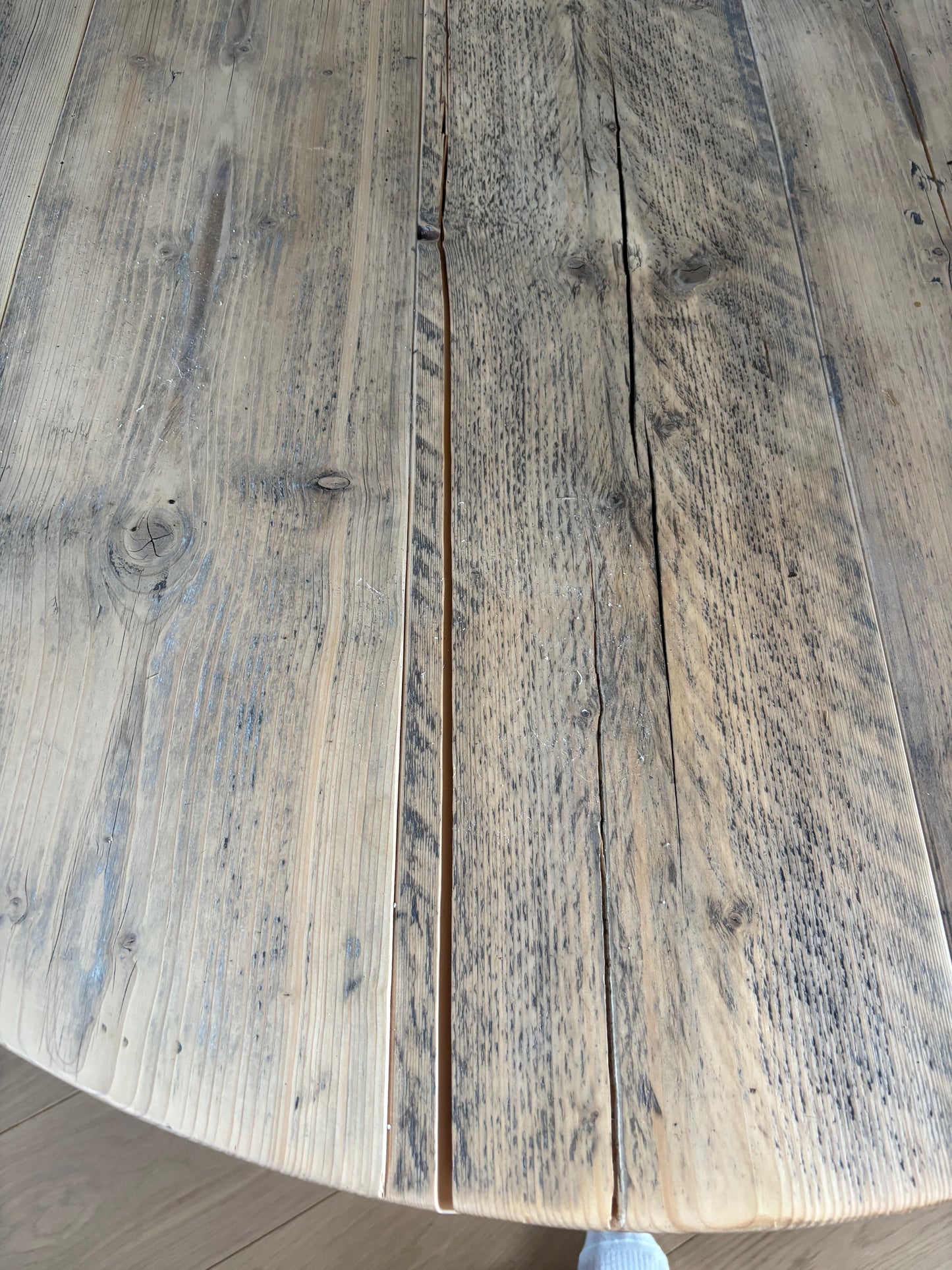 Ennis and Brown Circular Oak Dining Table and 5 Oka Tinto Dining Chairs