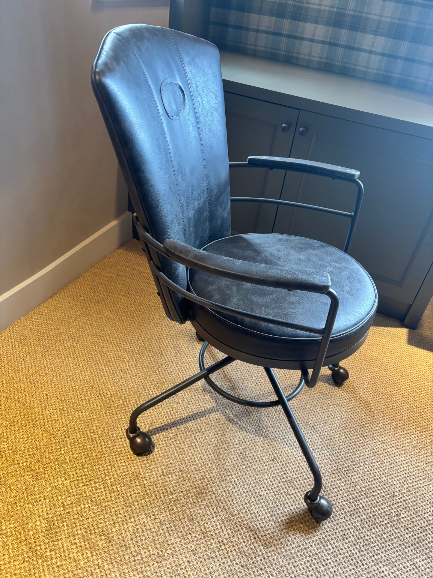 TaskersGrey Leather Chair