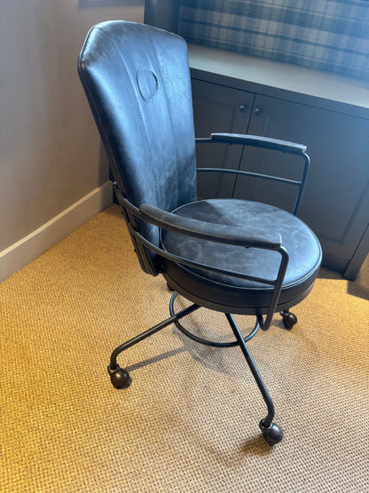 TaskersGrey Leather Chair