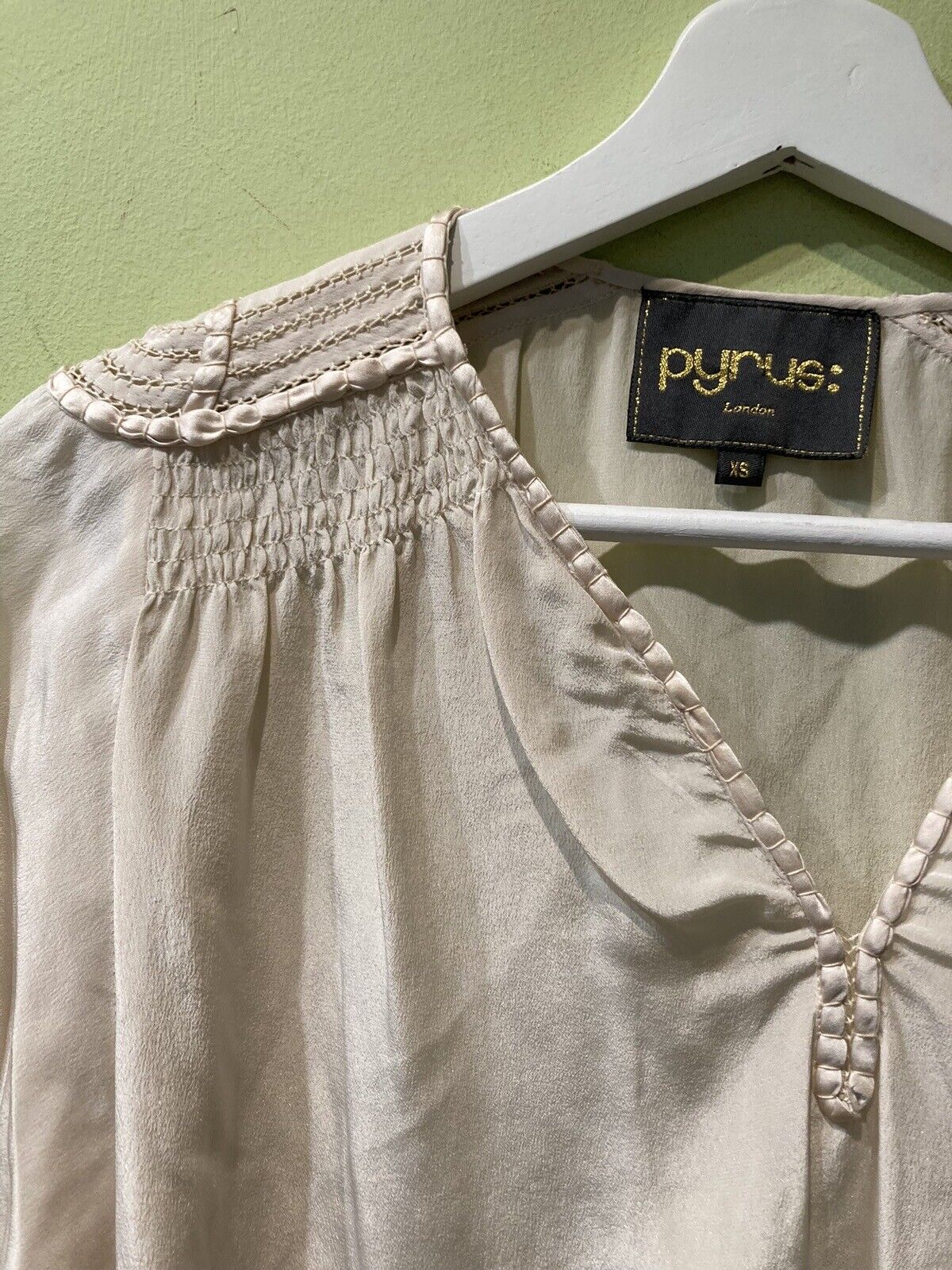 Pyrus  Women's 100% Silk Off White Blouse Size XS