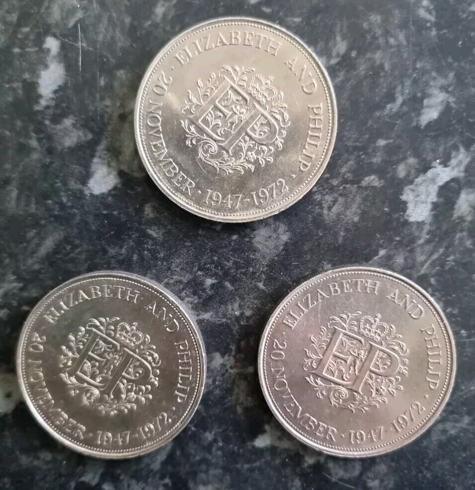 Elizabeth And Philip In Honour Of 25th Wedding Anniversary Minted Coins 1972 X3