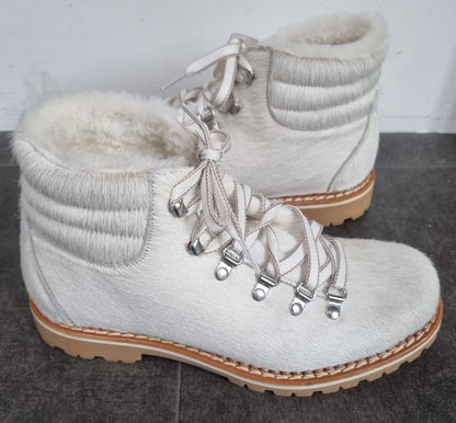 Montelliana Women's White Fur Boots Size 39