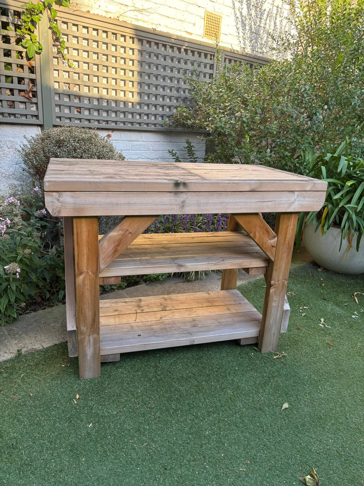 Outdoor BBQ Table0
