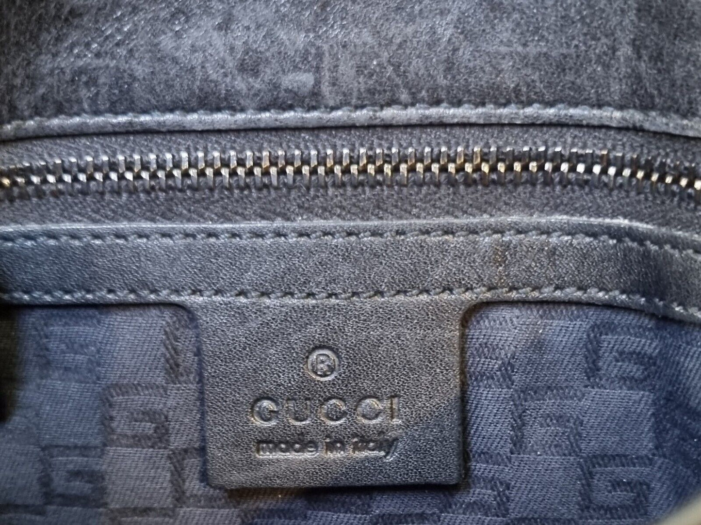 Fabulous Designer Gucci Women's Black Leather Handbag
