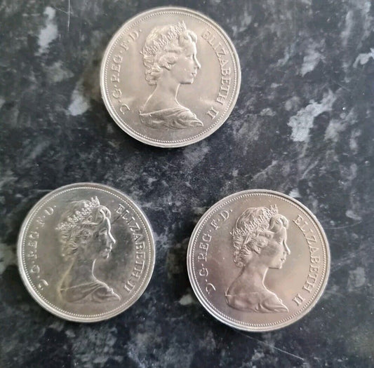 Elizabeth And Philip In Honour Of 25th Wedding Anniversary Minted Coins 1972 X3