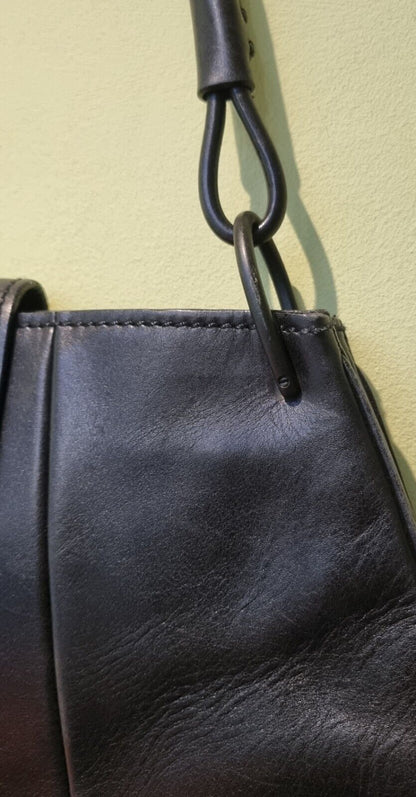 Fabulous Designer Gucci Women's Black Leather Handbag