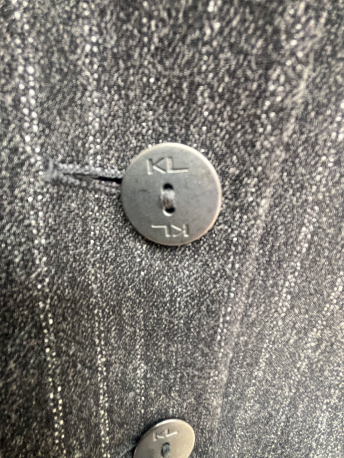 7883832