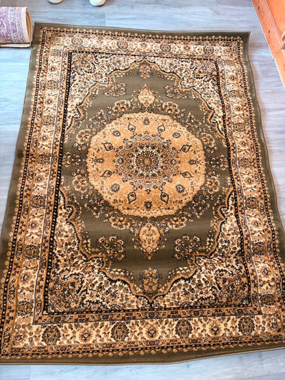 Heritage Traditional Green & Ivory Rug