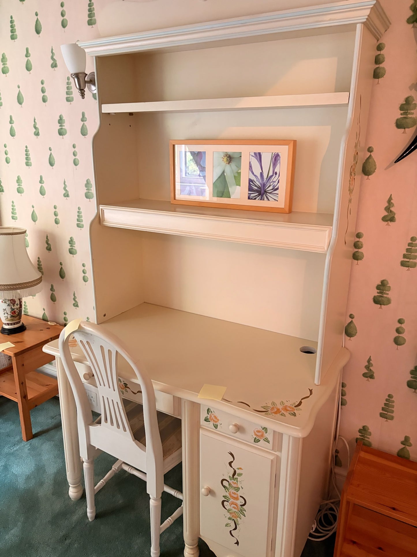 Decorative Desk and Husk Set