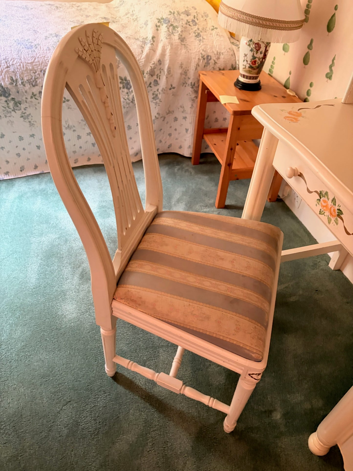 Decorative Desk and Husk Set