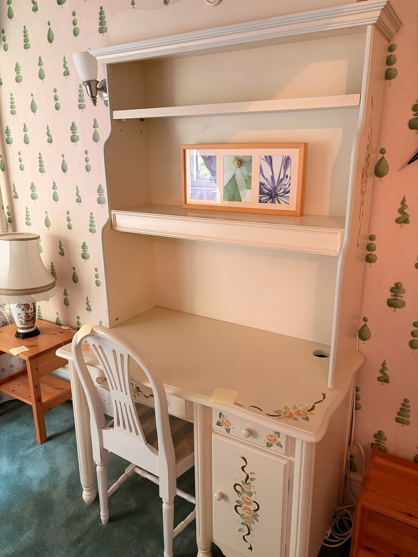 Decorative Desk and Husk Set