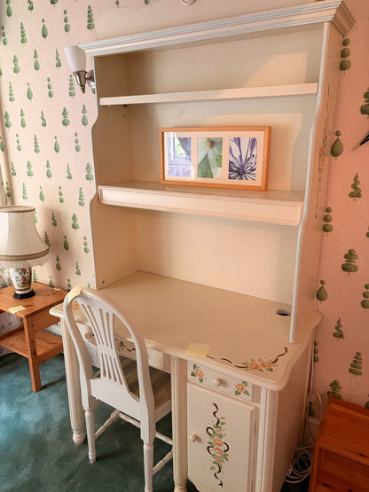 Decorative Desk and Husk Set