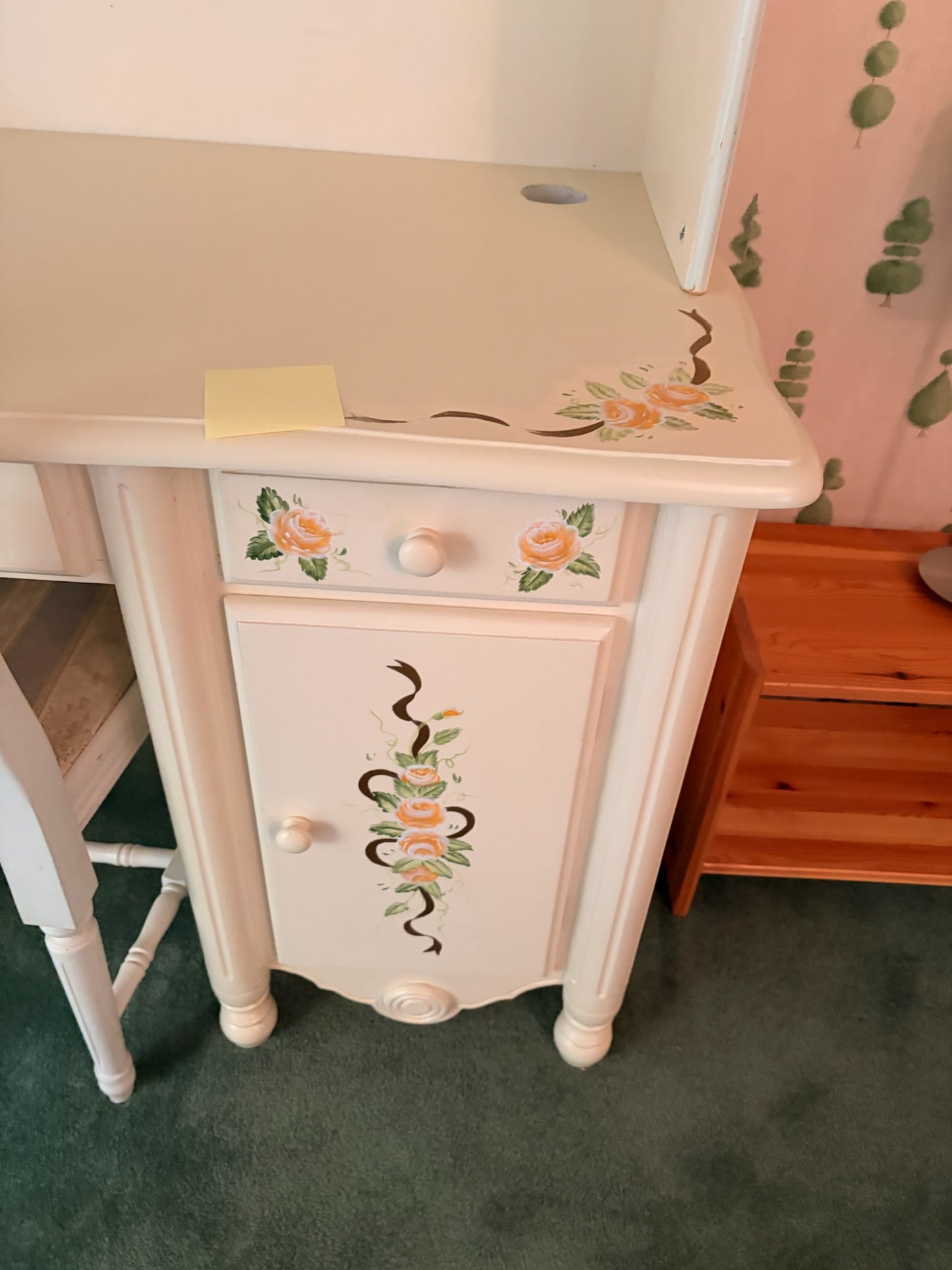 Decorative Desk and Husk Set