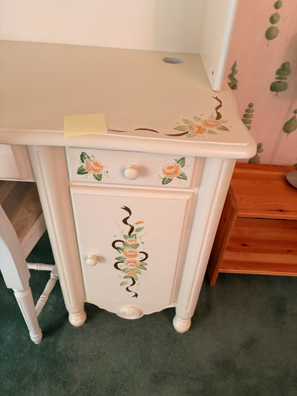 Decorative Desk and Husk Set