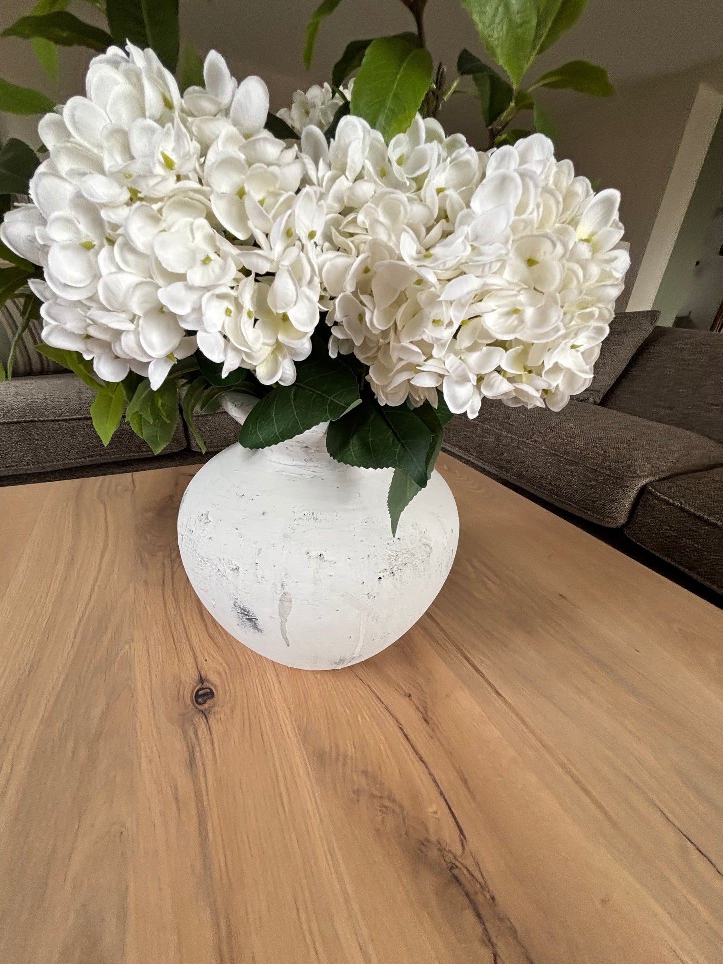 Coach House Stone Pot with Hydrangeas