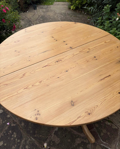 Round Wooden Kitchen Table with Sleeve