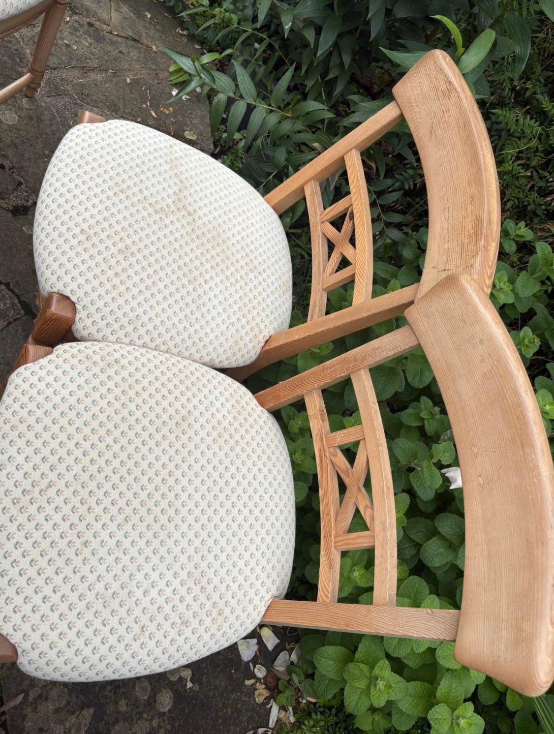 Round Wooden Kitchen Table with Sleeve